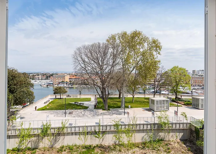 Studio And 2 Rooms Zadar City Walls
