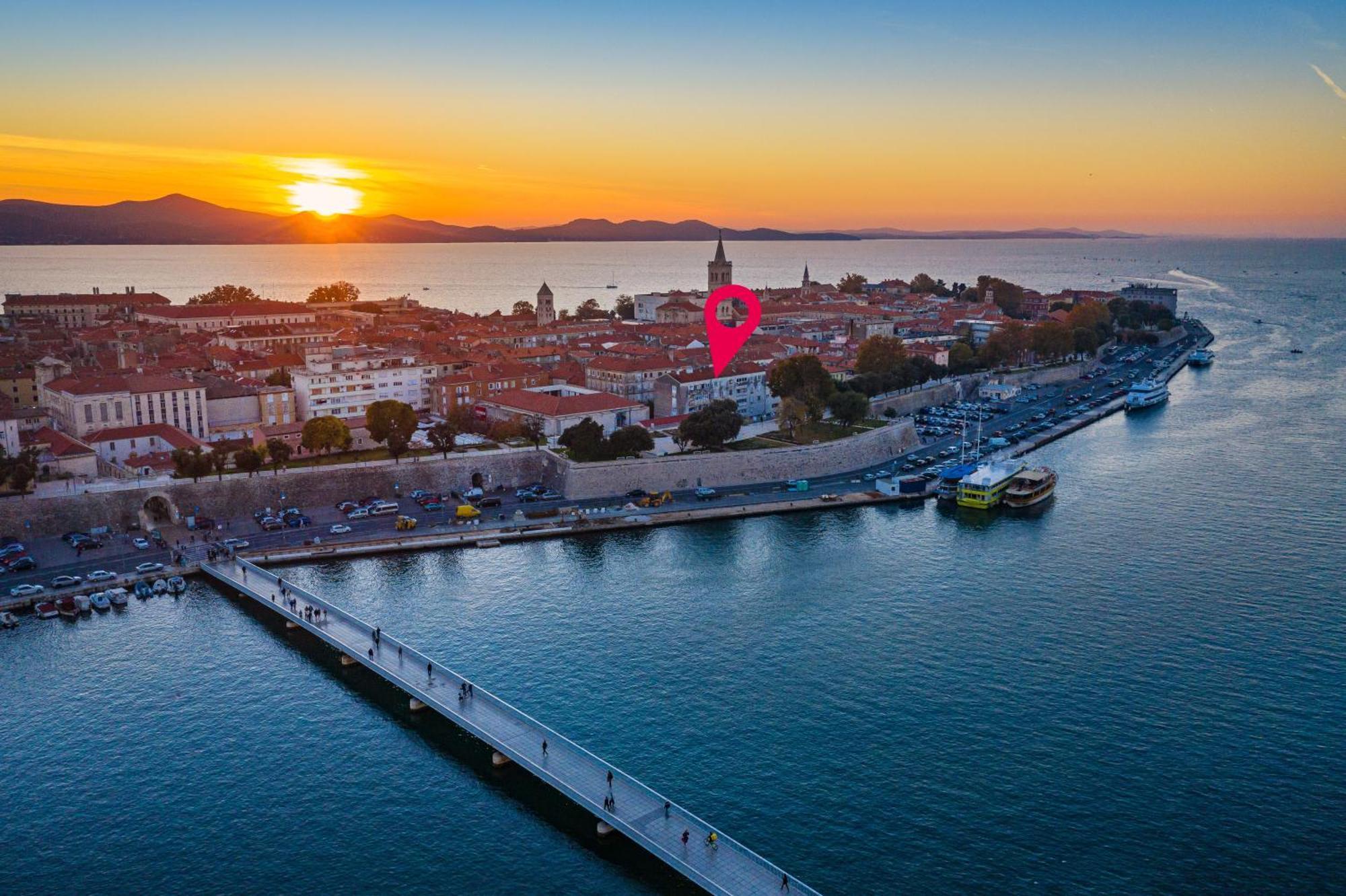 And 2 Walls Apartament Zadar