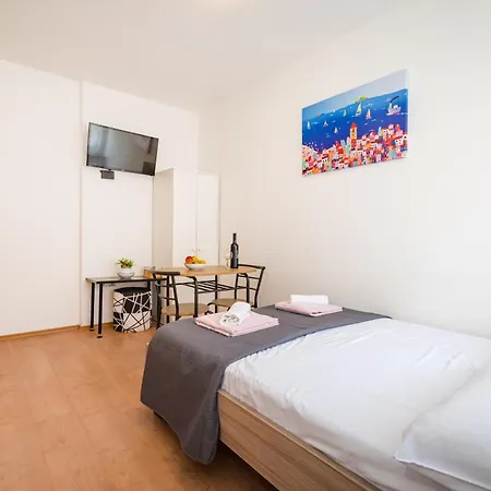 Studio And 2 Rooms Zadar City Walls Exterior photo
