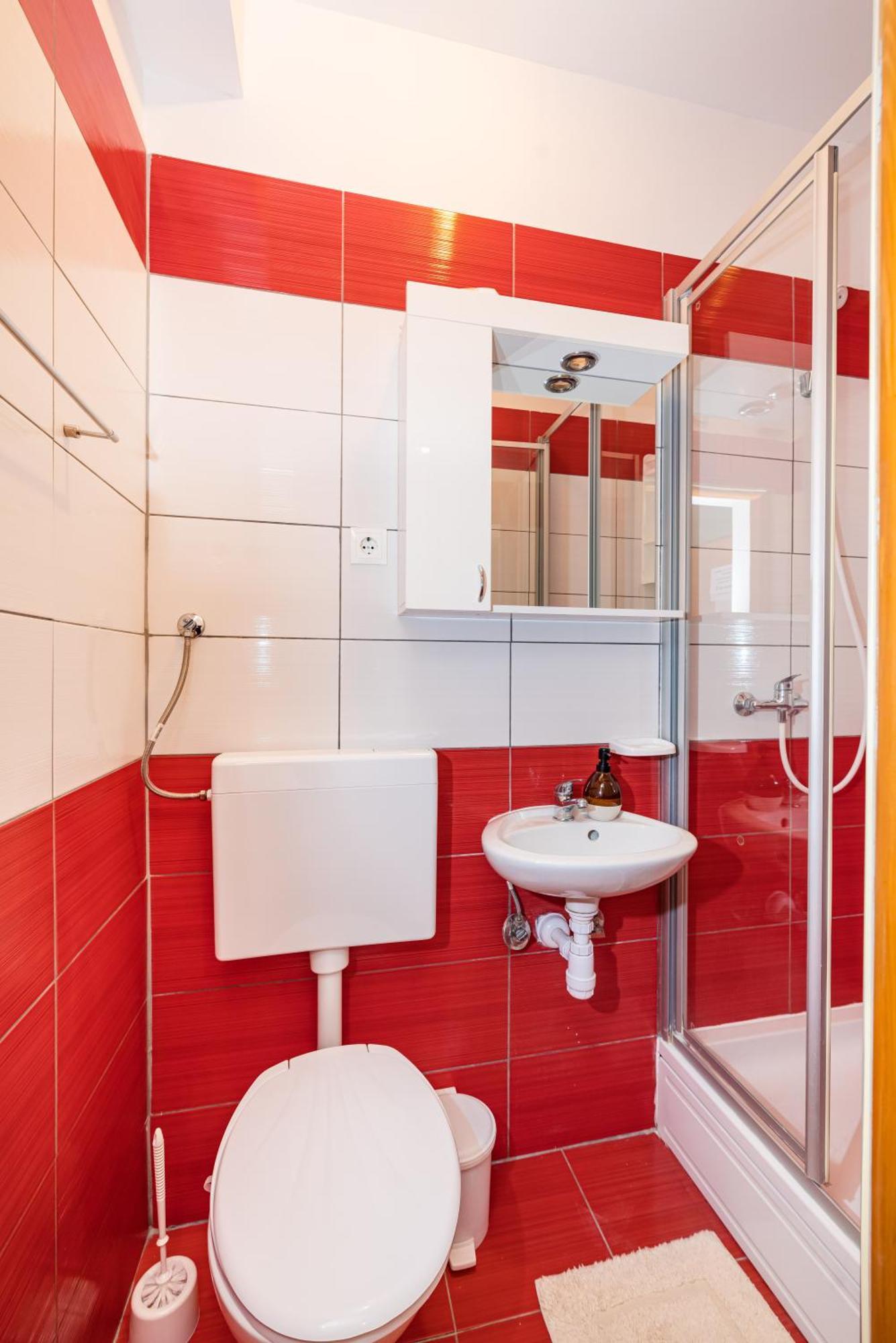 Apartment And 2 Walls *